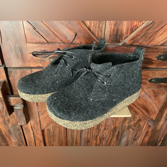 COMFORTFUSSE Felt Wool Leather Lined Handmade Cork Base - Picture 2 of 9